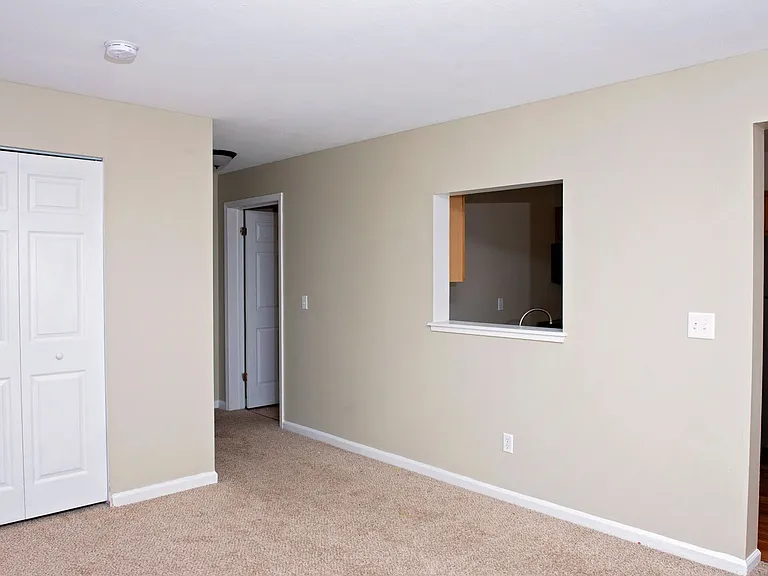 Newbury Apartment Homes — Photo 18
