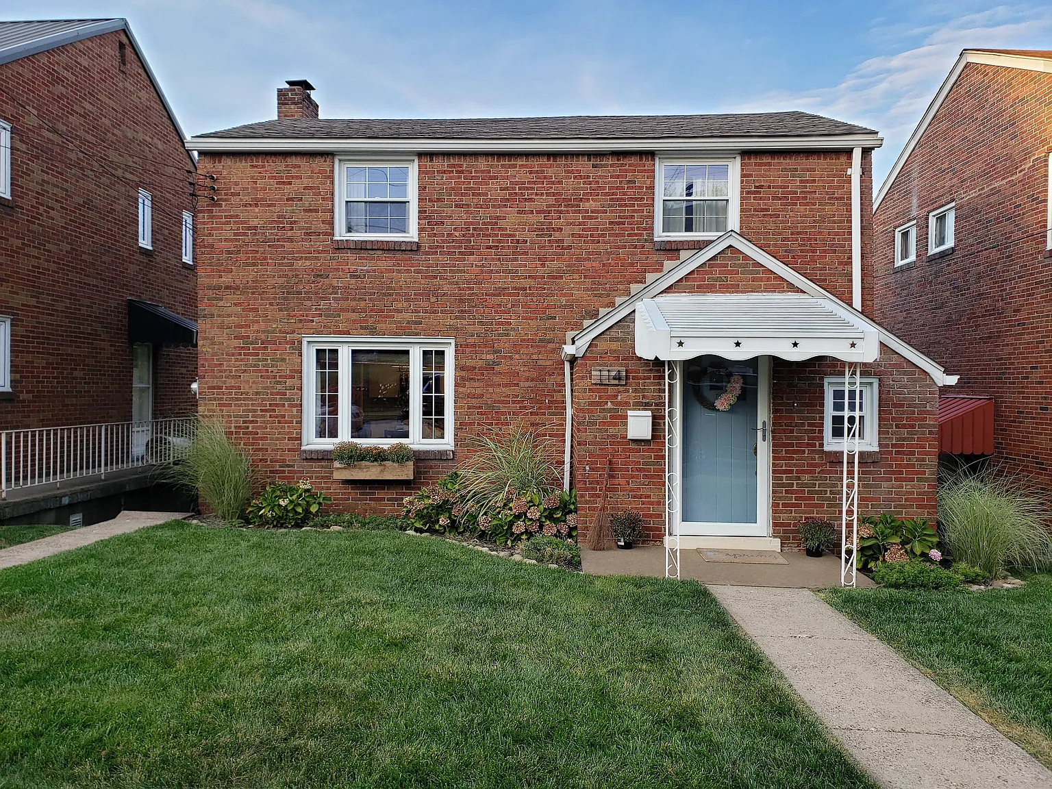 114 Lawrence Ave photo 1