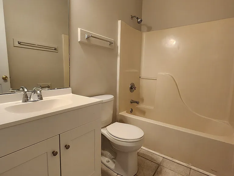 978 N Franklin Ave #2 — Photo 8