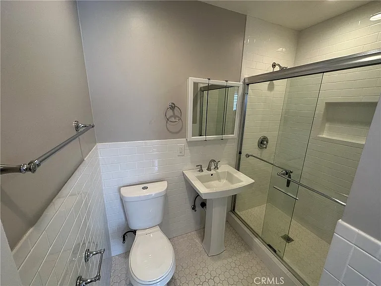 633 W Maple Ave — Photo 22