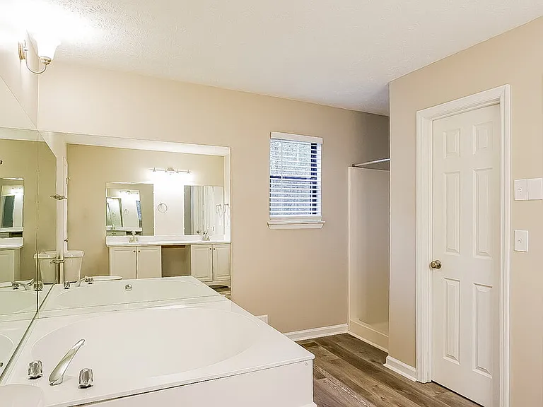 6826 Creekwood Dr — Photo 13