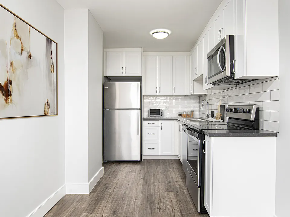 4141 Bathurst St #B2