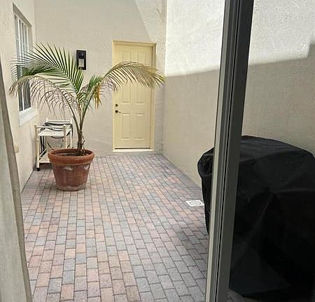 5th image of 617 NW 25th Ave