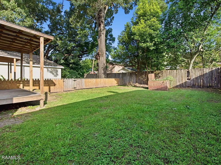104 Howard Ave — Photo 23