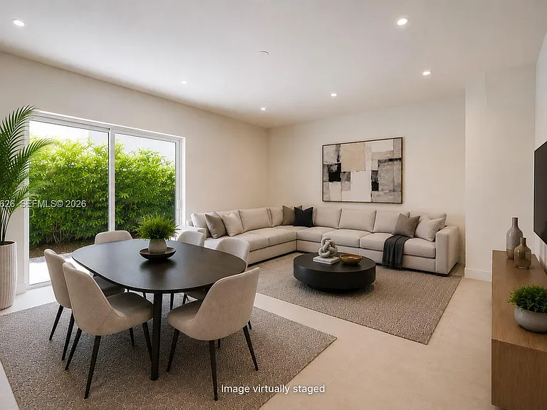 7702 SW 95th Ter — Photo 4