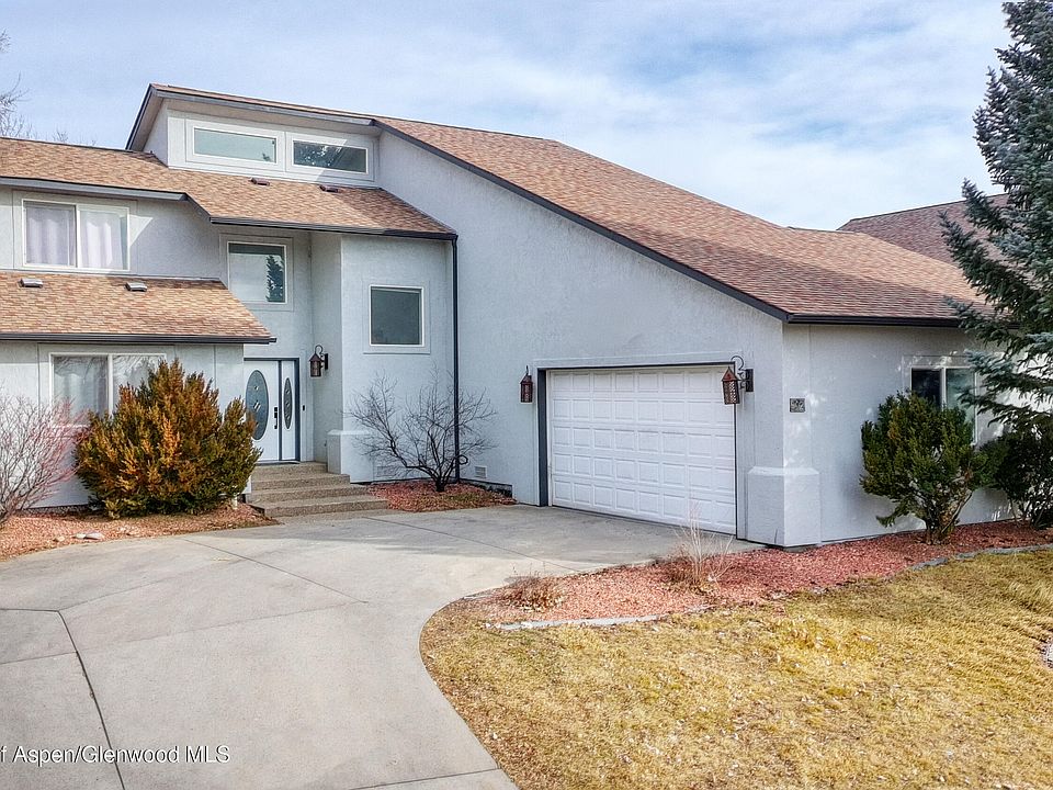 1st image of 902 Hickory Dr