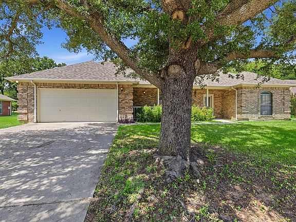 3rd image of 2103 Fair Oaks Dr
