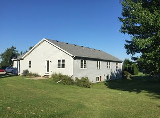 916 N Clover Ln, Cottage Grove, WI 53527