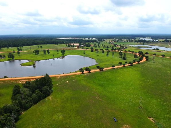1 Lakeland Dr, Hillister, TX 77624