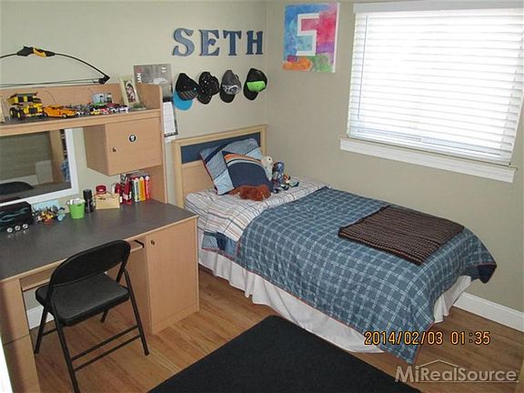 4th image of 22701 Raymond Ct