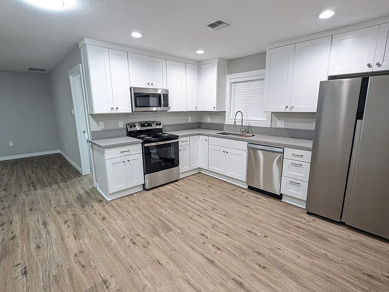 1660 SE Oak Grove Blvd — Photo 8