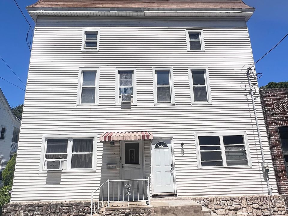 1st image of 215 W Rowe St