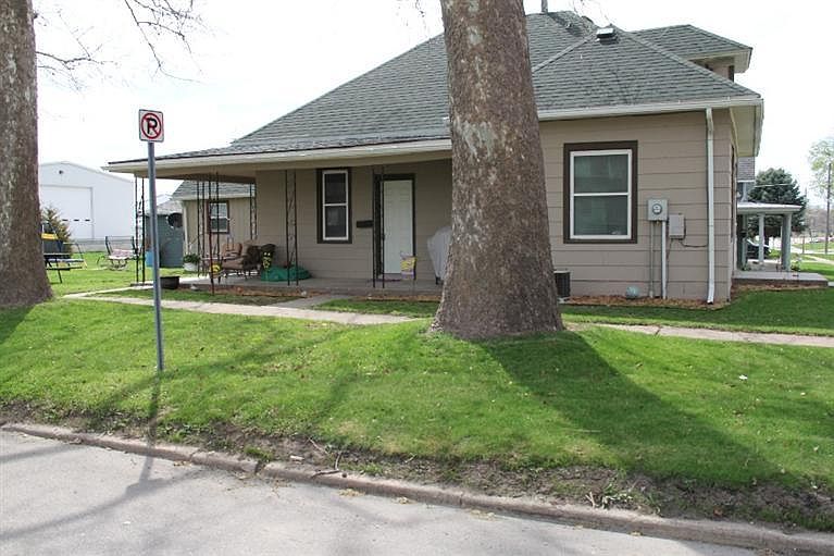 2nd image of 701 W 6th St
