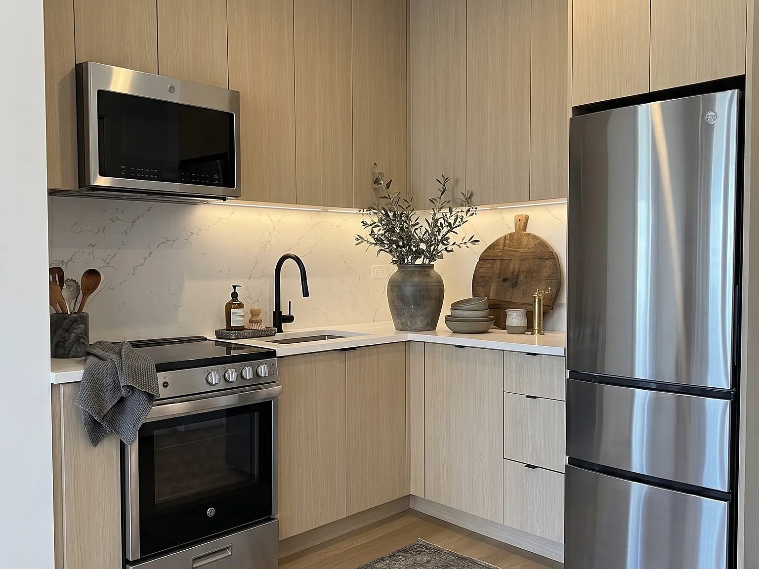 558 Saint Johns Pl — Photo 4