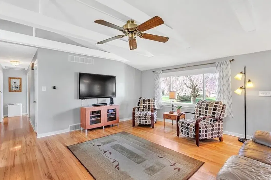 3 bed, 2.5 bath, 1260 sqft, $2,350 — Photo 4