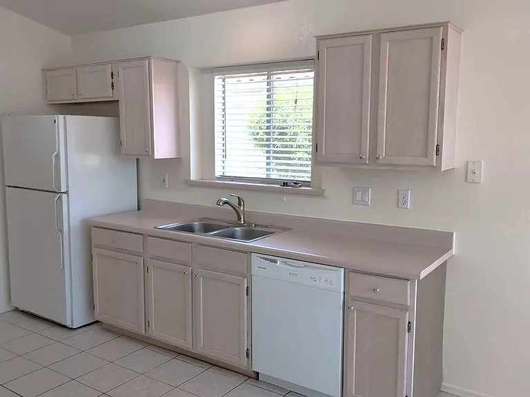 2450 S Apache Dr — Photo 5