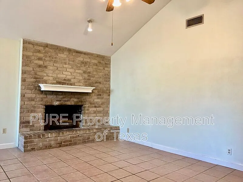 3 bed, 2.0 bath, 1315 sqft, $1,750 — Photo 3
