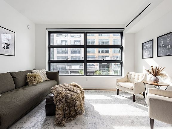 2nd image of 547 W 47th St Room 317