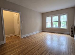 912 Reba Pl APT 2, Evanston, IL 60202