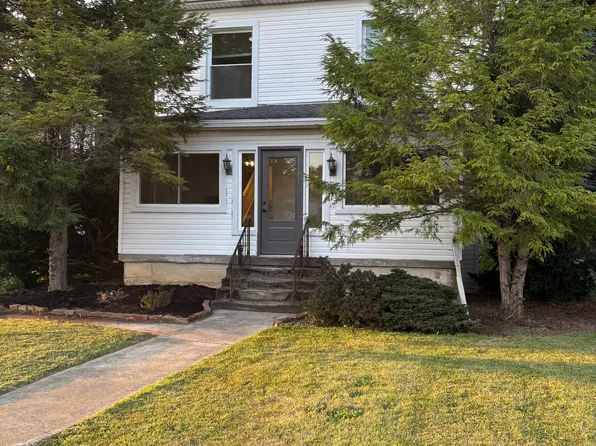 706 E Bellefontaine St, Wapakoneta, OH 45895