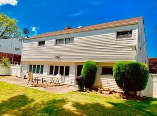 8 Irene Ln S, Plainview, NY 11803