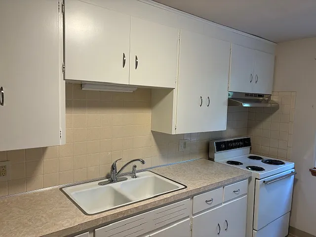 27 Forrestal Ln — Photo 3