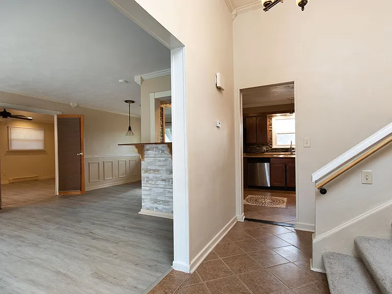 10 Warren Dr — Photo 8