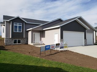 1801 Amber Pl SW, Mandan, ND 58554