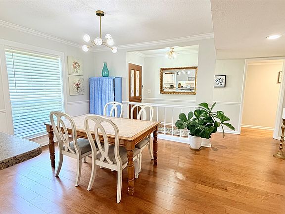 4th image of 2608 Old Orchard Ln