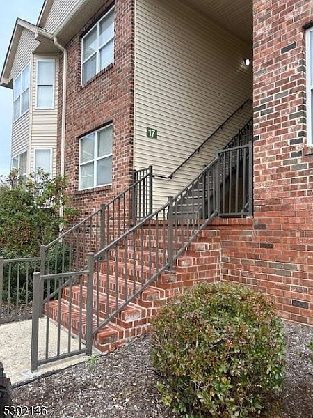 1st image of 17 Frankie Ln