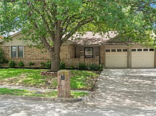 402 Thomas Chapel Dr, Arlington, TX 76014