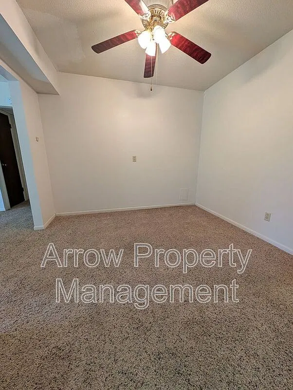 2 bed, 1.0 bath, 962 sqft, $845 — Photo 2