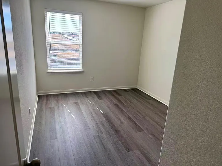 1806 Douglas St — Photo 7