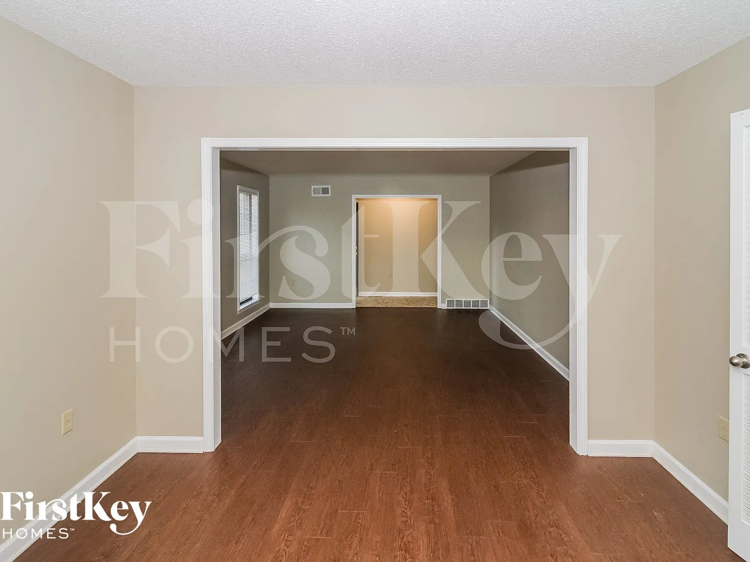 3 bed, 2.0 bath, 1812 sqft, $2,085 — Photo 3