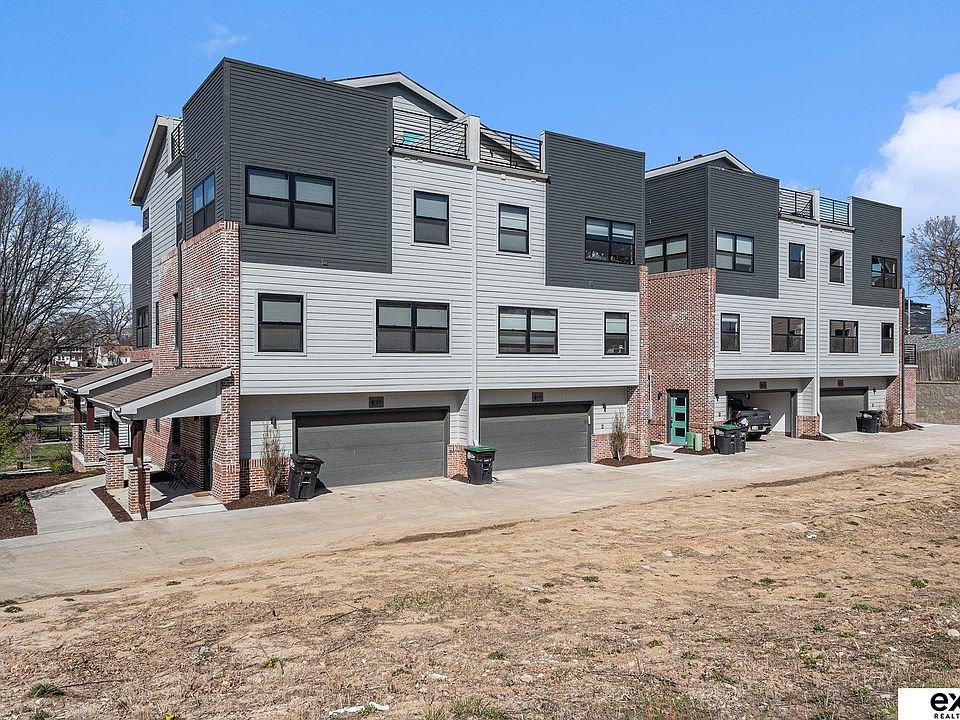 1st image of 939 S 33rd Terrace Plz