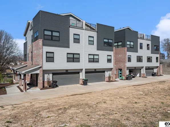 939 S 33rd Terrace Plz, Omaha, NE 68105