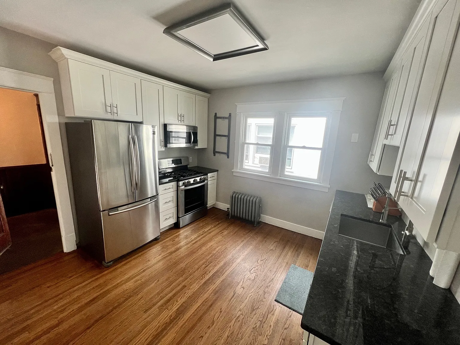 65 N Park Ave — Photo 2