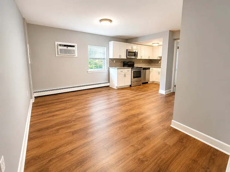 101 S Chestnut St — Photo 4