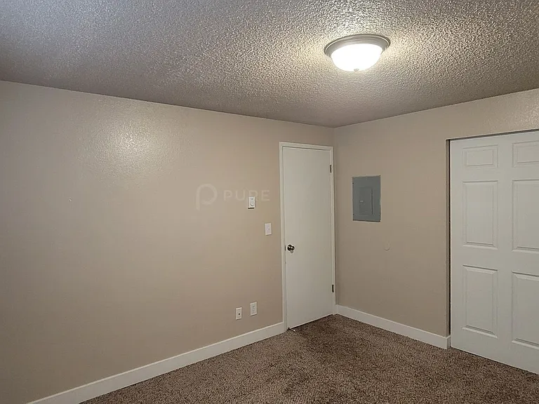 8602 S C St — Photo 8
