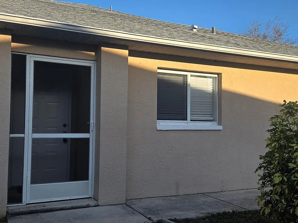 1013 SE 12th Ter