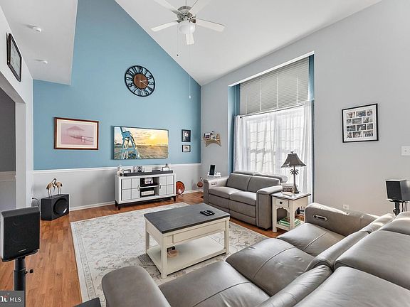 4th image of 58 Irving Ct