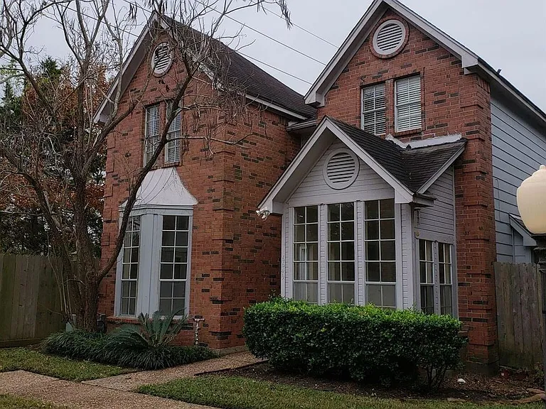 6649 Queensclub Dr — Photo 2