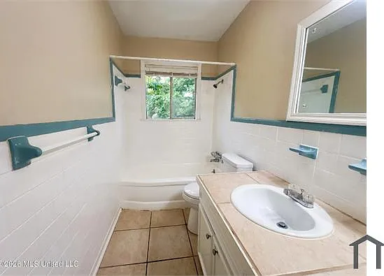 3 bed, $1,100 — Photo 3