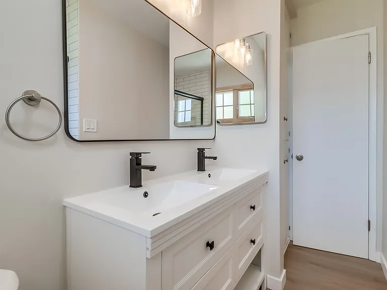 8120 Melrose Ln — Photo 17