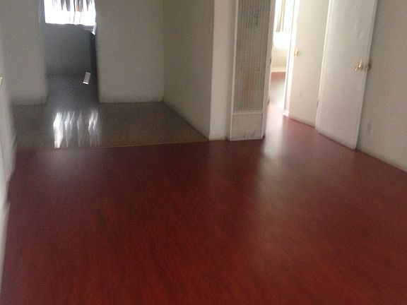 3rd image of 7333 Woodman Ave APT 4
