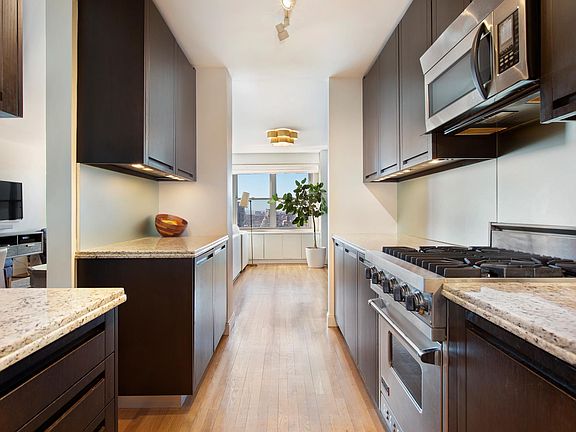 2nd image of 15 W 72nd St APT 30A