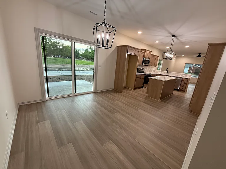 405 W Allison St — Photo 6