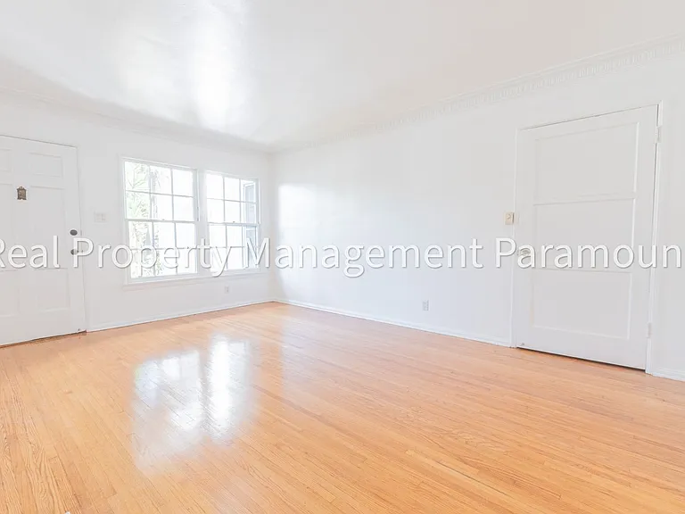 1460 S Orange Grove Ave — Photo 5