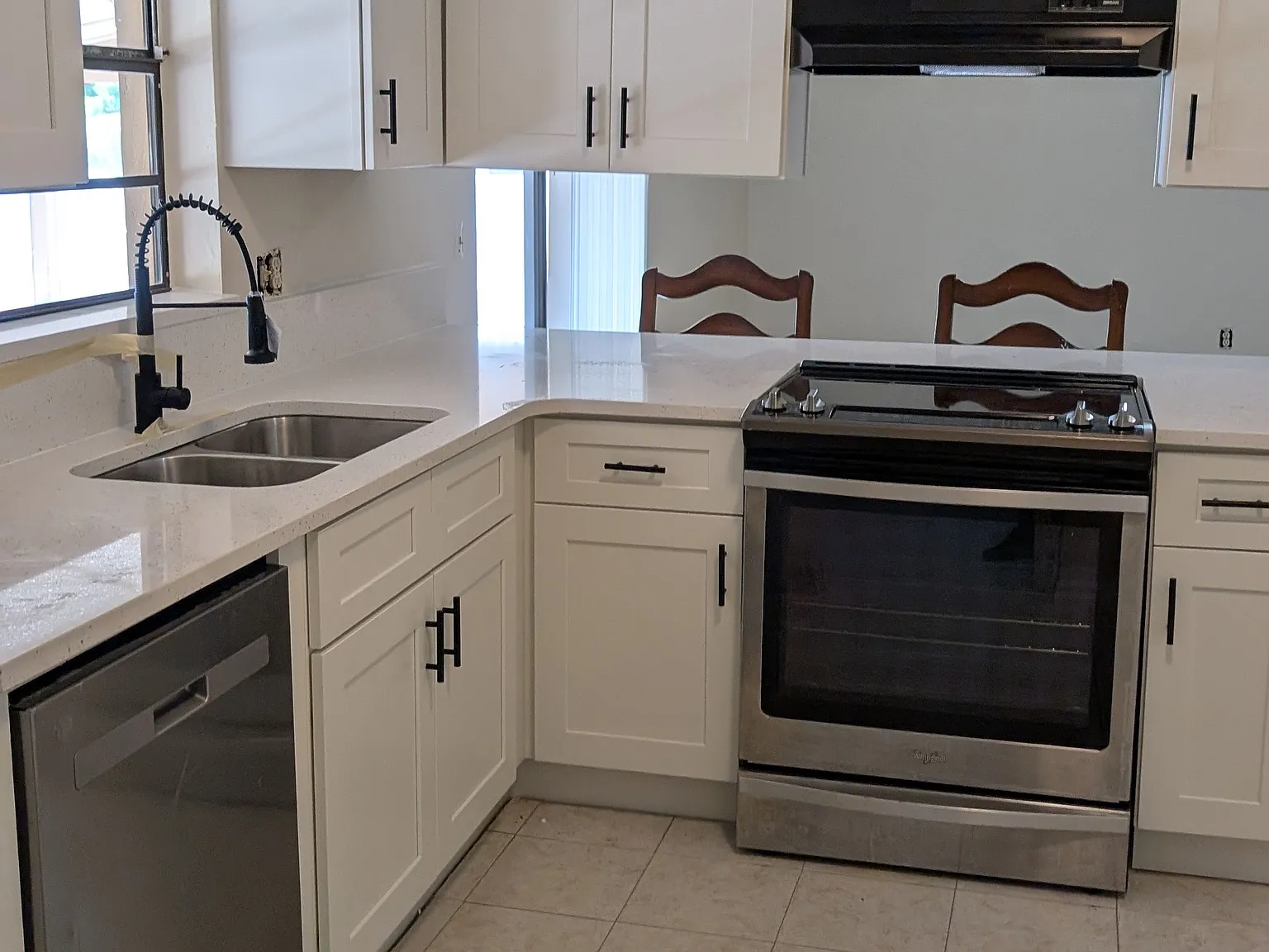 4 bed, 1936 sqft, $2,200 — Photo 2
