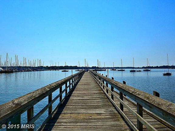 Water Privileged Galesville with Marina / Pier